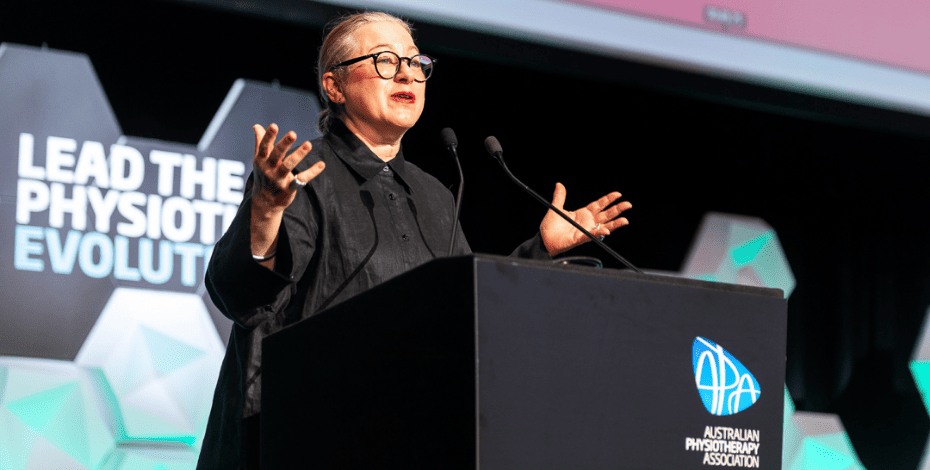 Gill Hicks stands before the audience at the APA scientific conference in Adelaide.