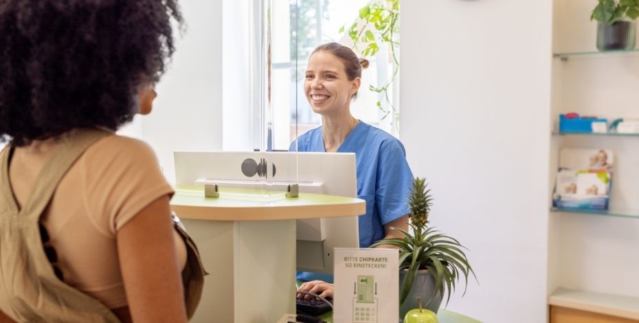 A private practice physio chats with a patient.