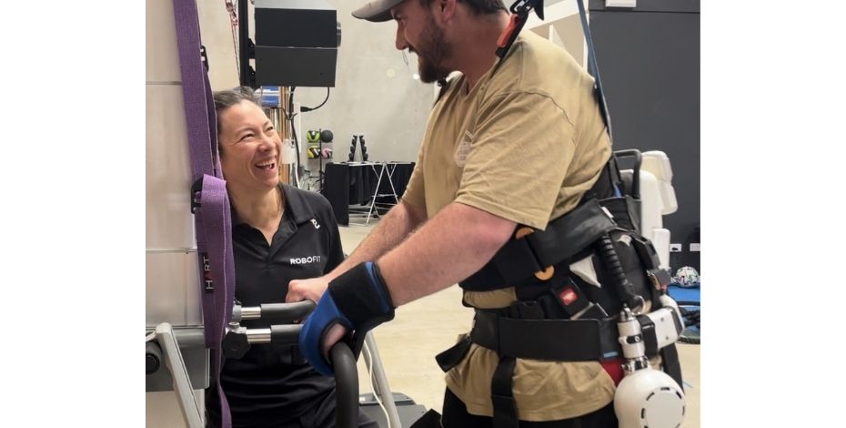Jess Reid using the exoskeleton technology with a patient.