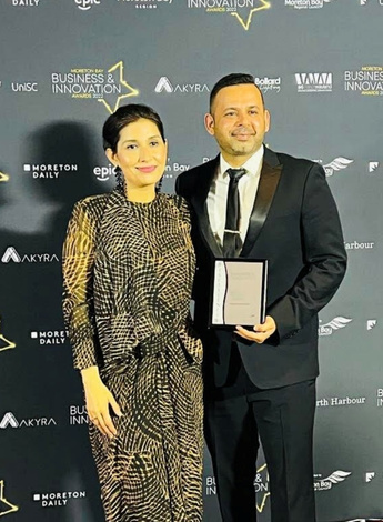 Sam and his wife, APA Titled Women’s, Men’s and Pelvic Health Physiotherapist Yamini Kapoor MACP.
