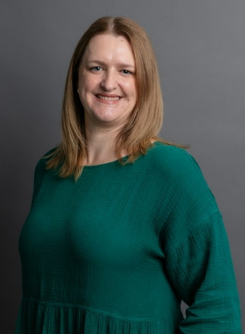 A photo of pain physiotherapist Zoe Harper. 